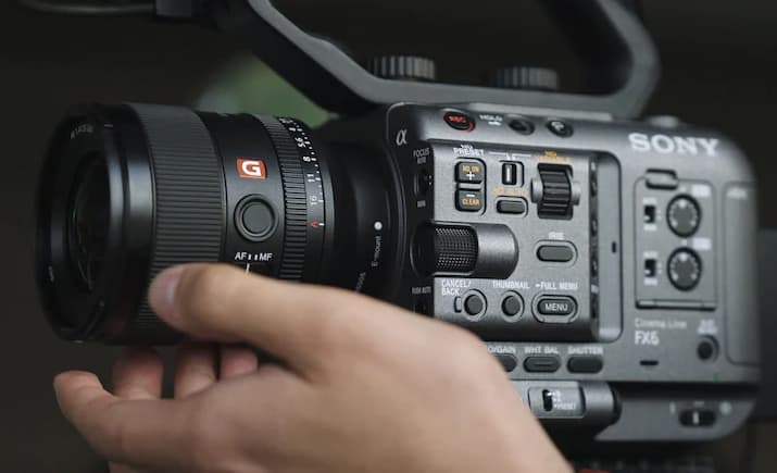 Ống Kính Sony E 11mm f/1.8 | Chính hãng 10 Thiết kế tối ưu cho nhu cầu sáng tạo di động
