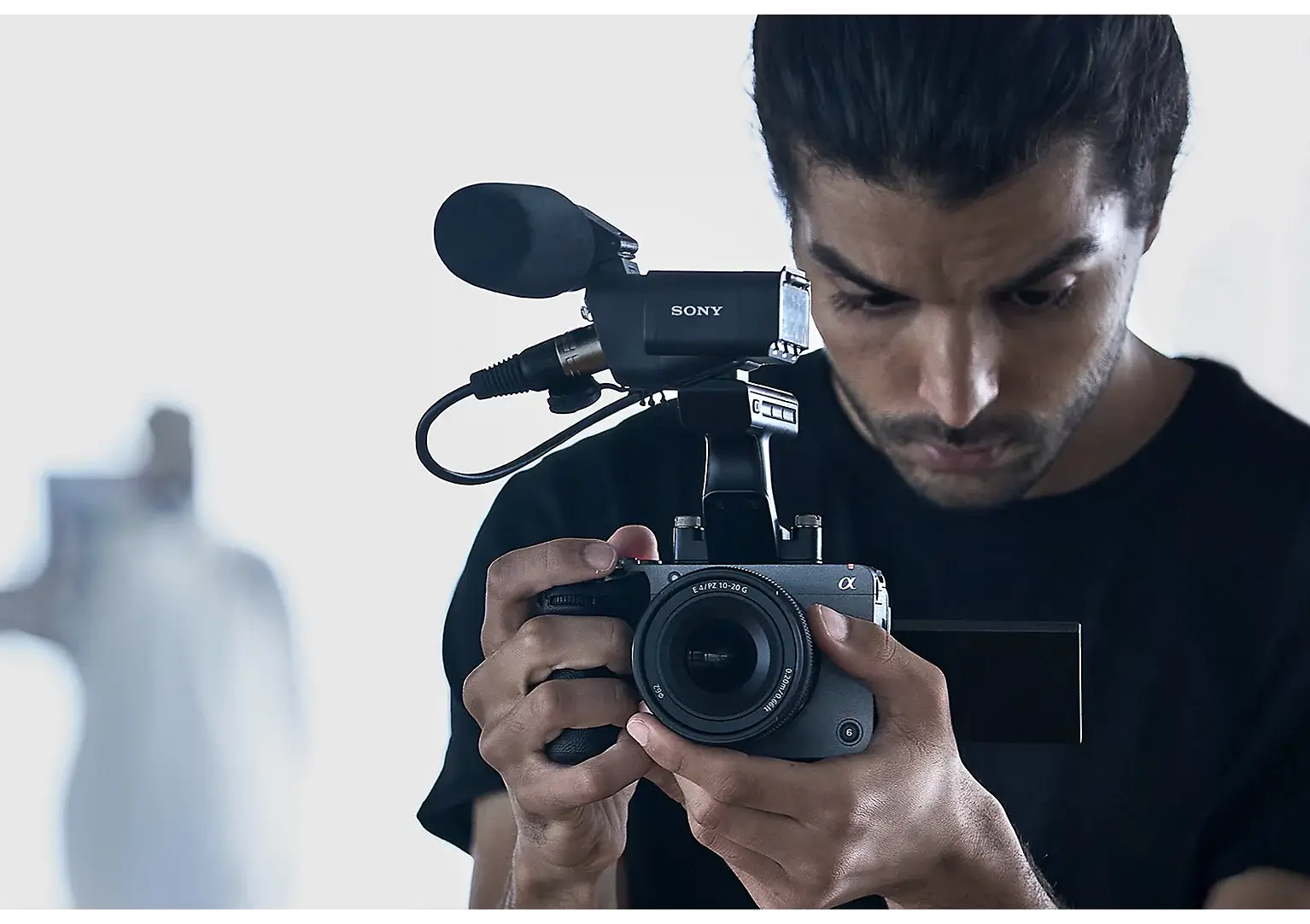 Đánh giá Sony FX30 liệu có đáng mua cho dân làm phim chuyên nghiệp 1 Thiết kế và đặc điểm cấu tạo của máy quay Sony FX30