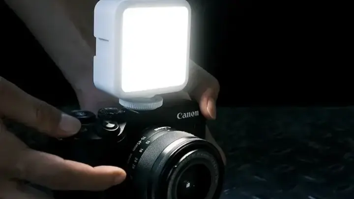 Tối ưu hóa ánh sáng với đèn trợ sáng khi chụp ảnh buổi tối