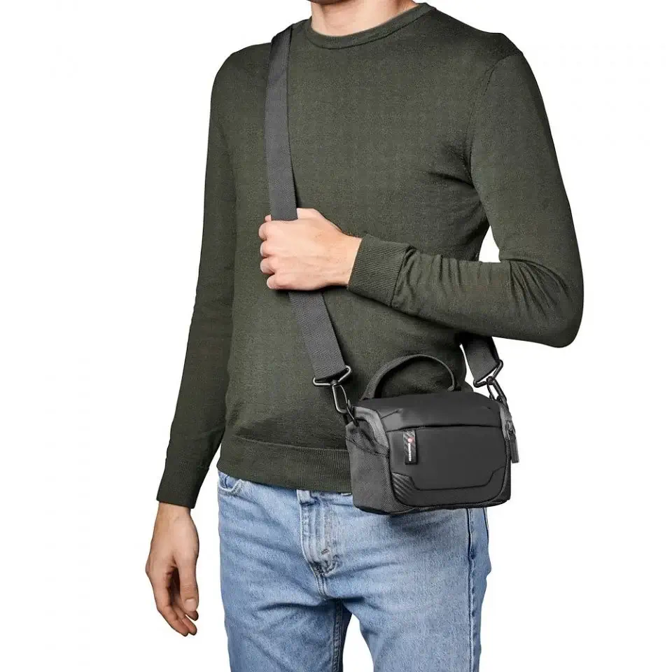 Túi đựng máy ảnh nhỏ gọn cho chuyến du lịch 5 lựa chọn nên dùng 2 Túi máy ảnh Manfrotto Advanced Shoulder Bag XS cho Mirrorless